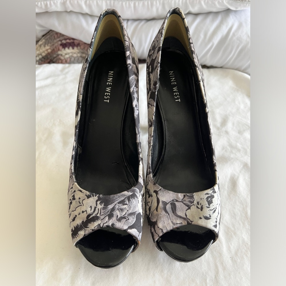 Nine West Black Multi Color Floral Platform Heels… - image 1